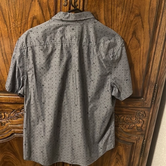 T-shirt penguin size large in very nice condition. No rips no holes no stains. - Picture 3 of 5